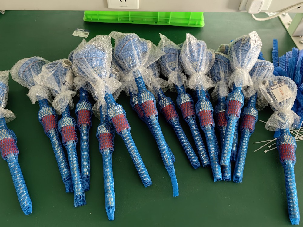 在工业自动化中，热电阻是若何与节造系统集成的，以实现温度节造和监测？